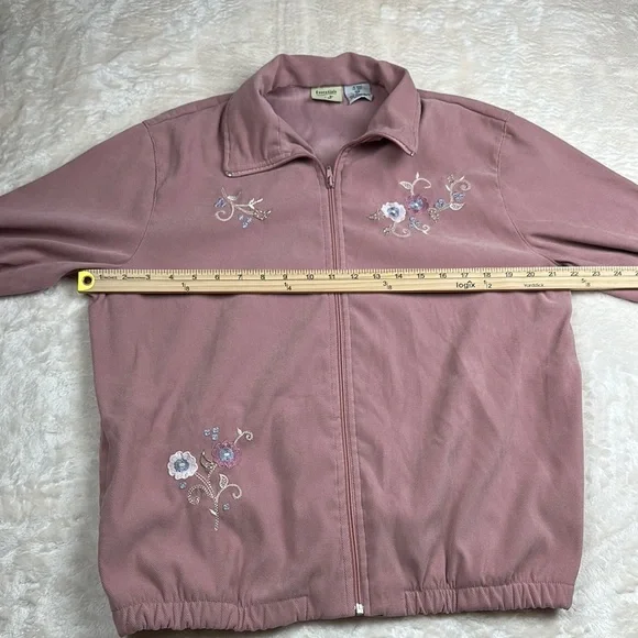 Essentials Dusty Rose Blazer With Flower Embroidery - Picture 8 of 12